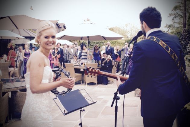 Gallery: Paul Hand Singing Waiter