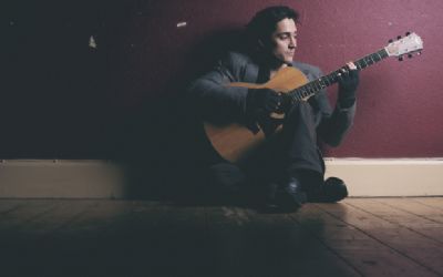 Oliver - Guitarist